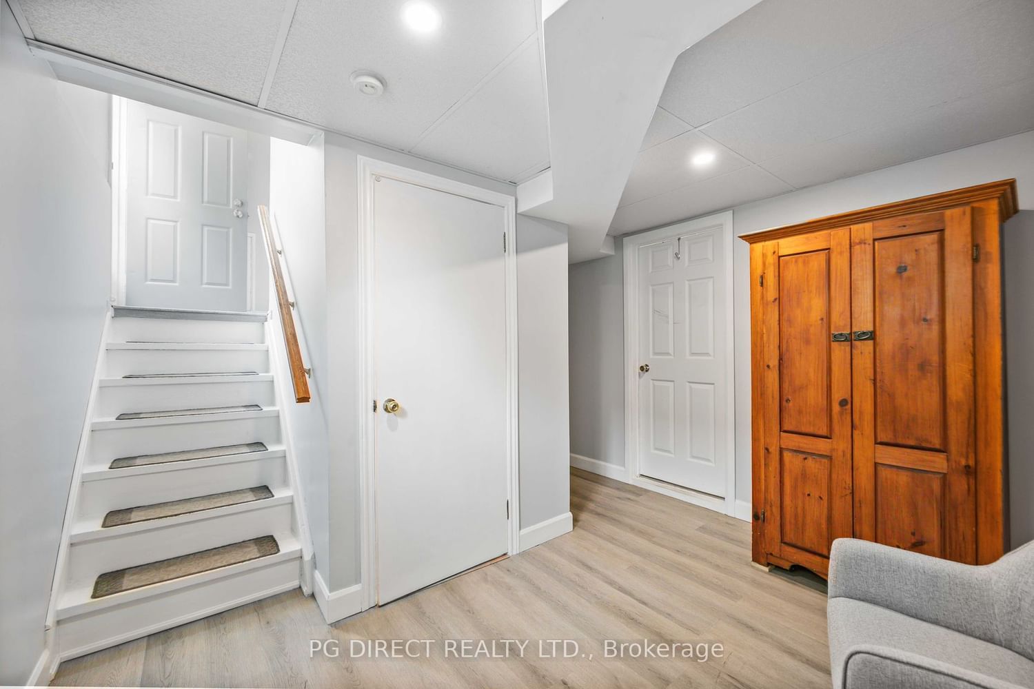 Listing Image 11
