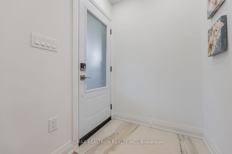 1A Normandy Blvd, Toronto, M4L 3K1 | Image 3