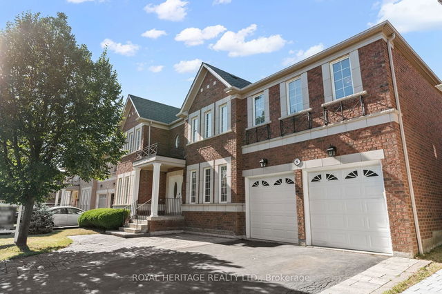 8 Westacott Crescent