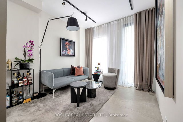 87 Aldwych Avenue