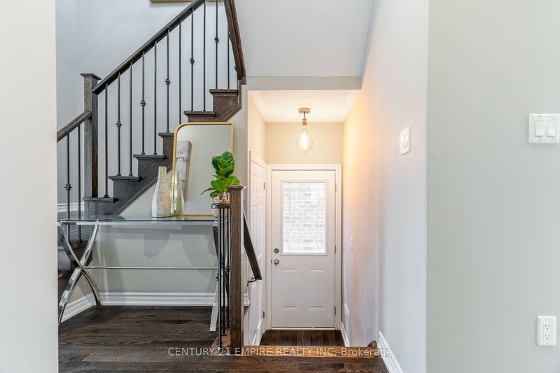 10 Moses Cres E, Clarington, L1C 0T7 | Image 3