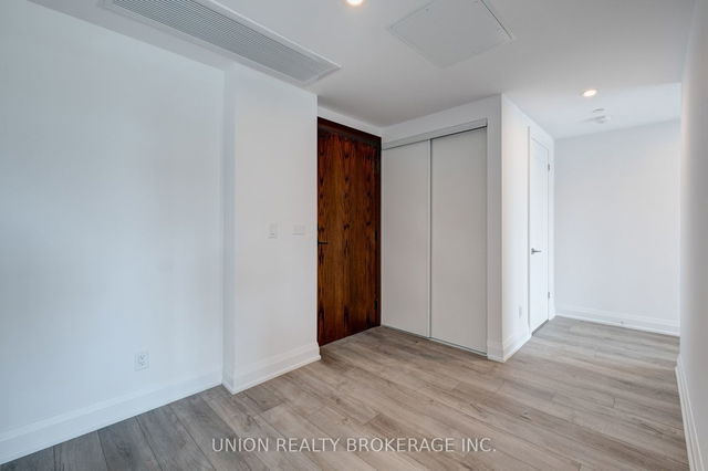 404 - 1316 Kingston Road