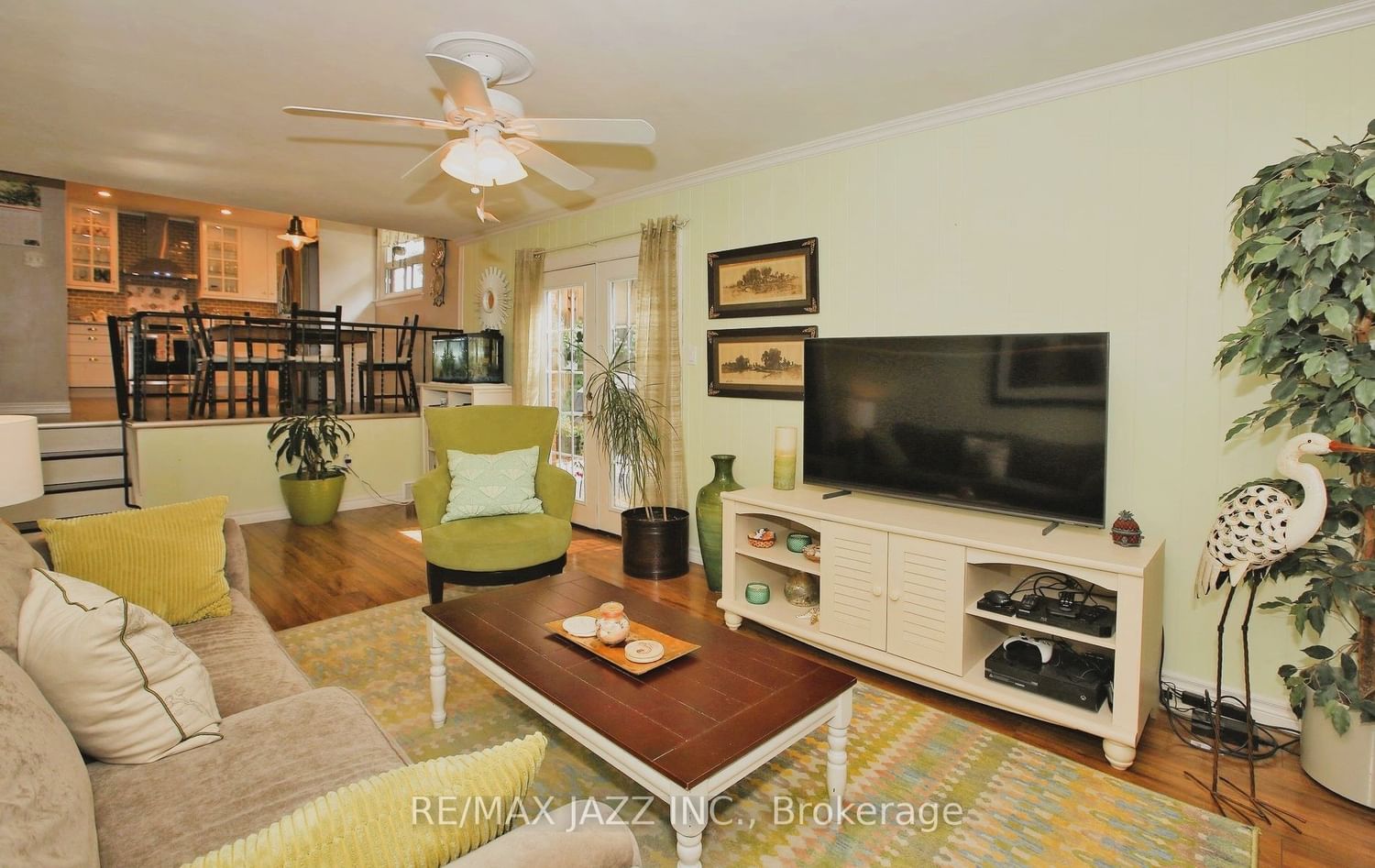 Listing Image 7