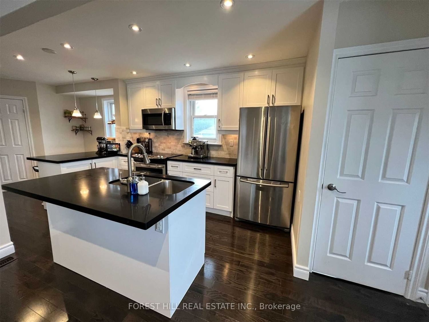 Detached House leased at 41 Binswood Avenue, Toronto, East York, M4C 3N6 - MLS: E7023188