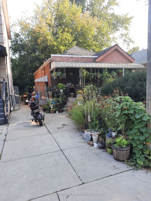 37 Richard Avenue