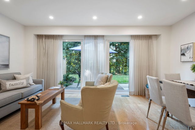 TH112 - 925 Bayly Street