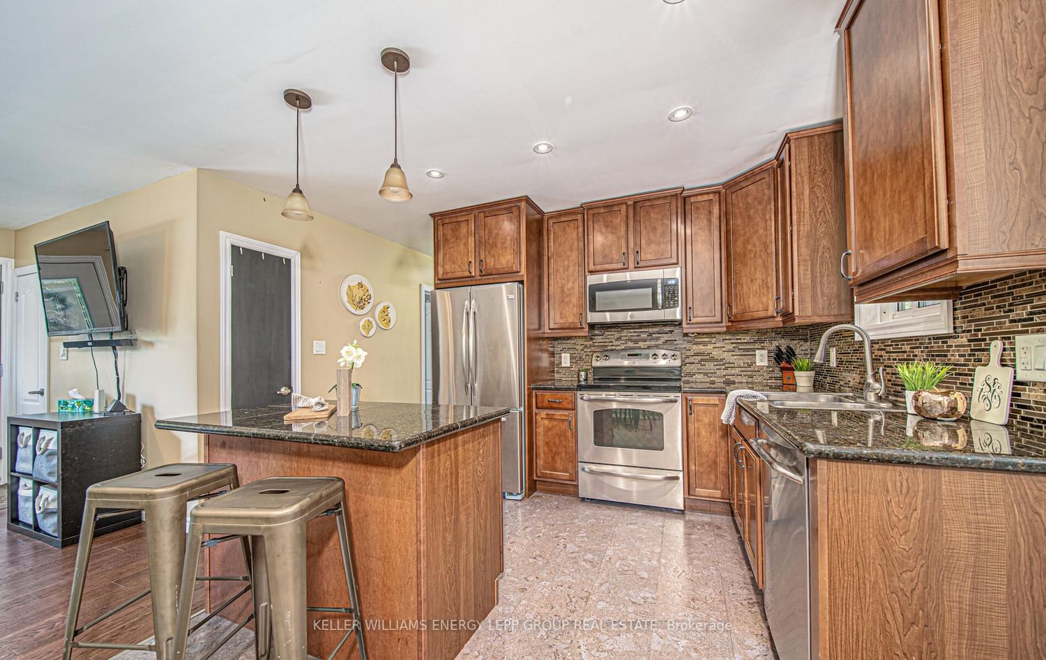 Listing Image 19