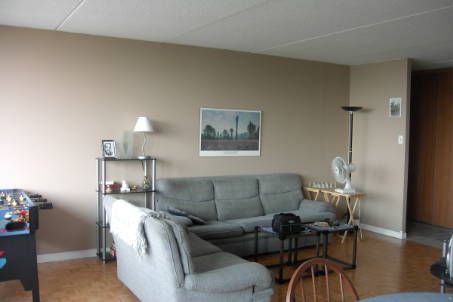 1212 - 2 Glamorgan Ave, Toronto, M1P2M8 | Image 3