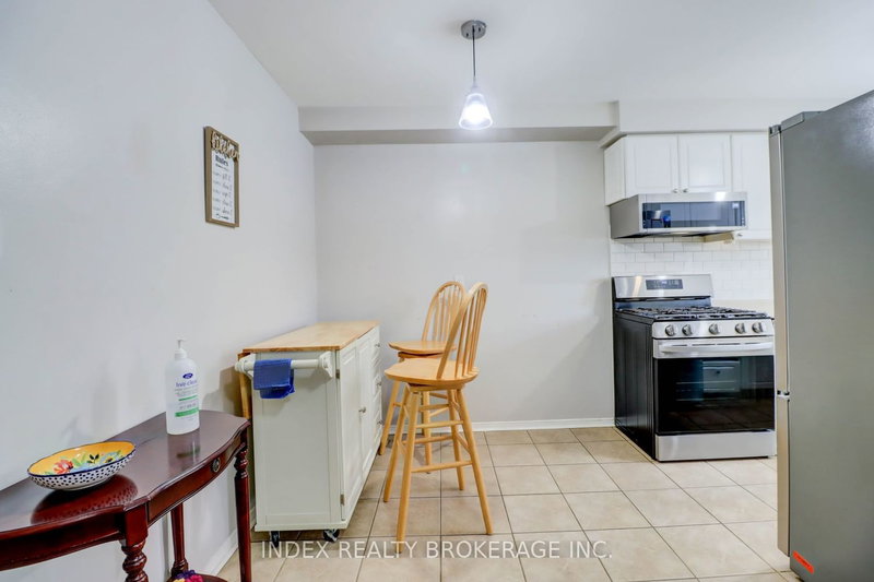 23 Drew Crt, Whitby, L1N 8X6 | Image 2