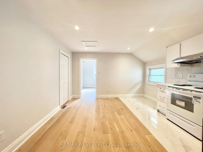 2nd Flr - 4 Sutherland Ave, Toronto, M4C 1R8 | Image 3