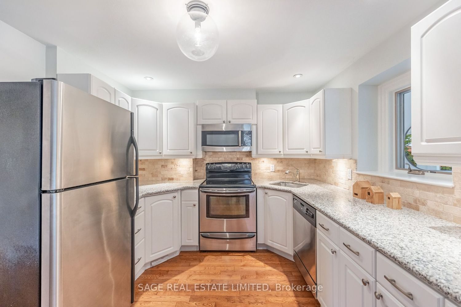 Listing Image 9