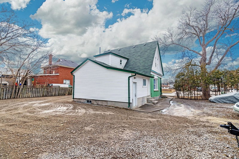 853 Simcoe St S, Oshawa, L1H 4K8 | Image 2