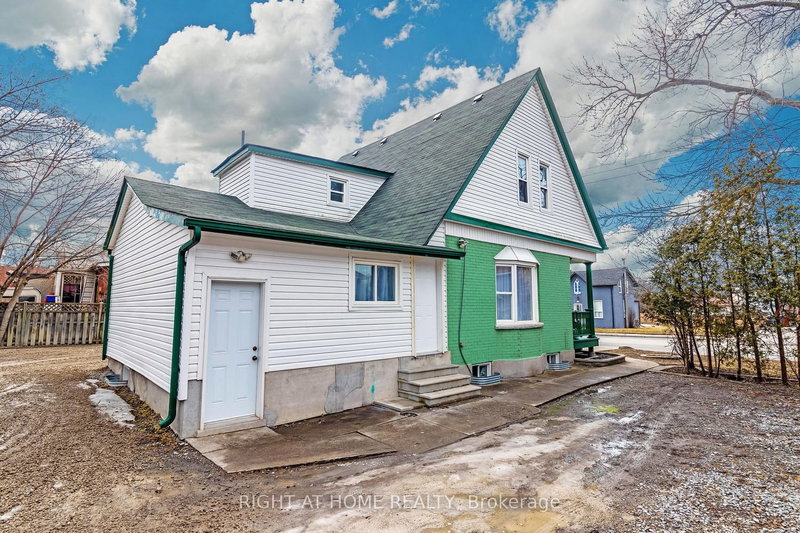 853 Simcoe St S, Oshawa, L1H 4K8 | Image 3