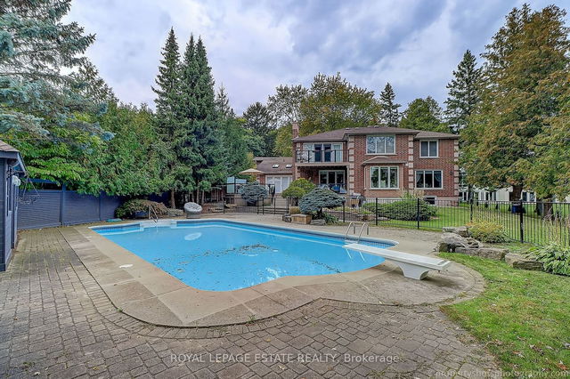 48 Meadowcliffe Drive