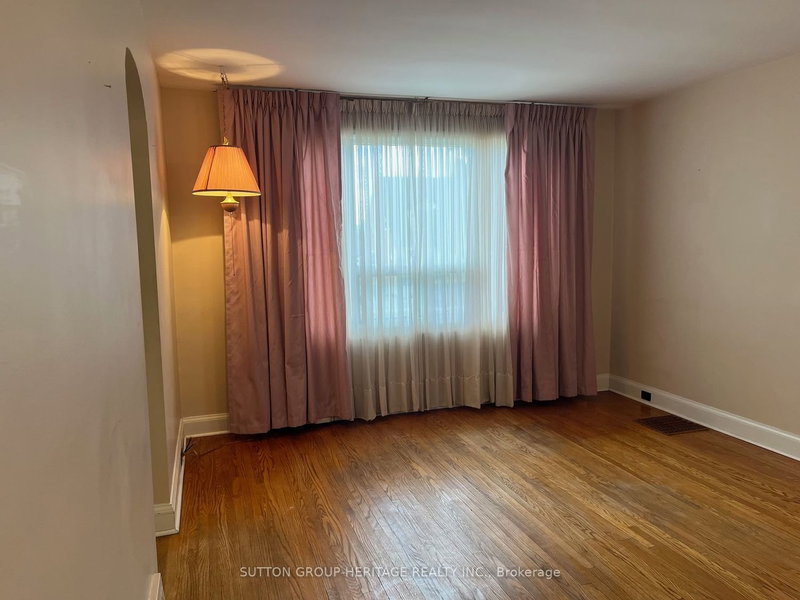 251 Tresane St, Oshawa, L1J 1T9 | Image 2