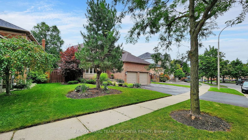 36 Kennett Dr, Whitby, L1P 1L5 | Image 2