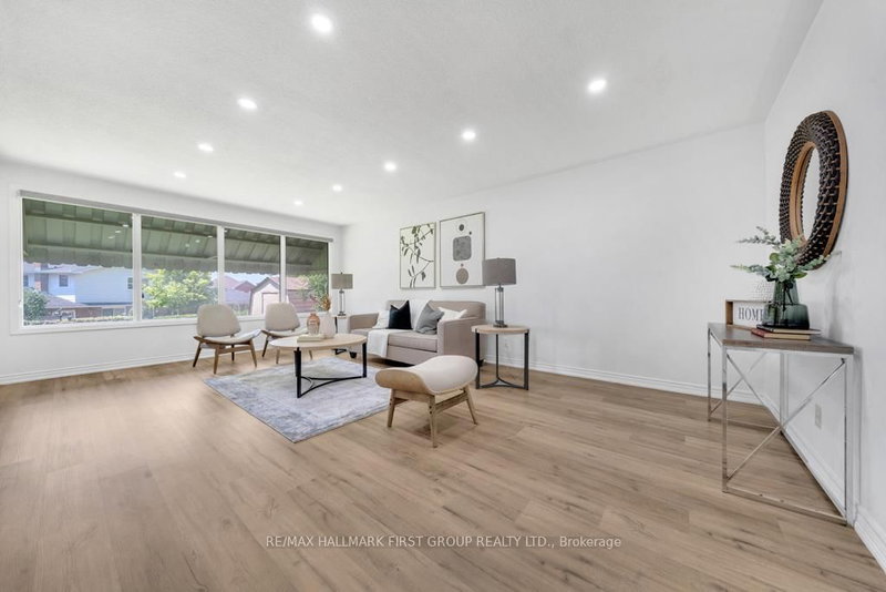 890 Briarwood Dr, Oshawa, L1K 2A6 | Image 2