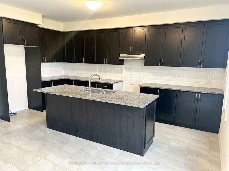 93 Wamsley Cres, Clarington, L1B 1G9 | Image 3