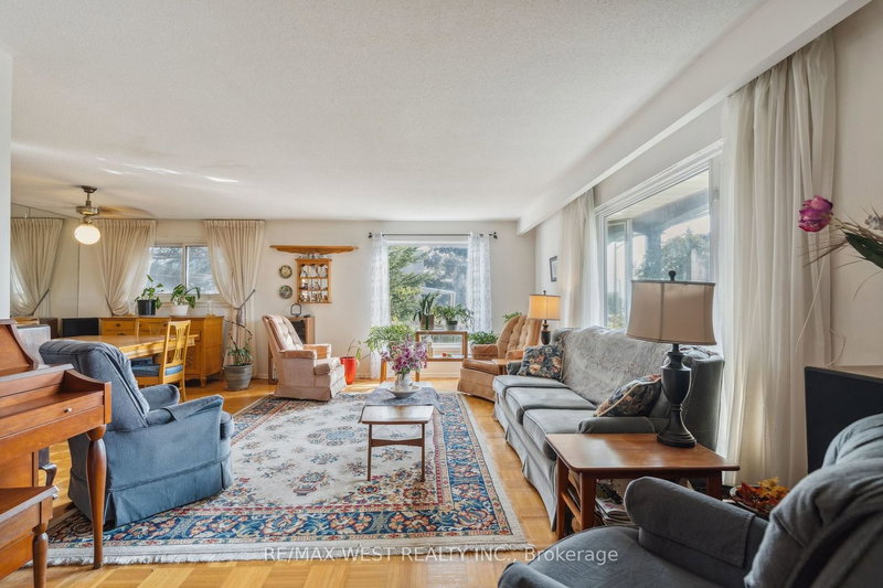 36 Mcclarnan Rd, Ajax, L1S 3A5 | Image 2