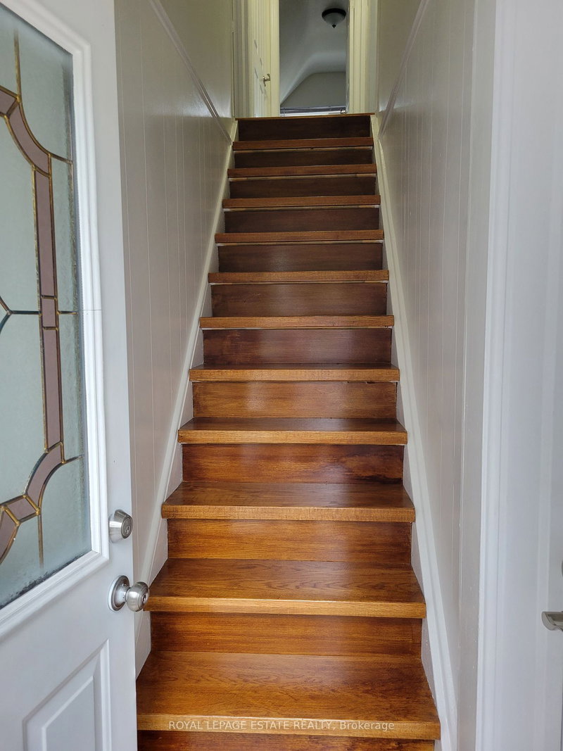 Upper - 13 Pinegrove Ave, Toronto, M1N 2G3 | Image 3