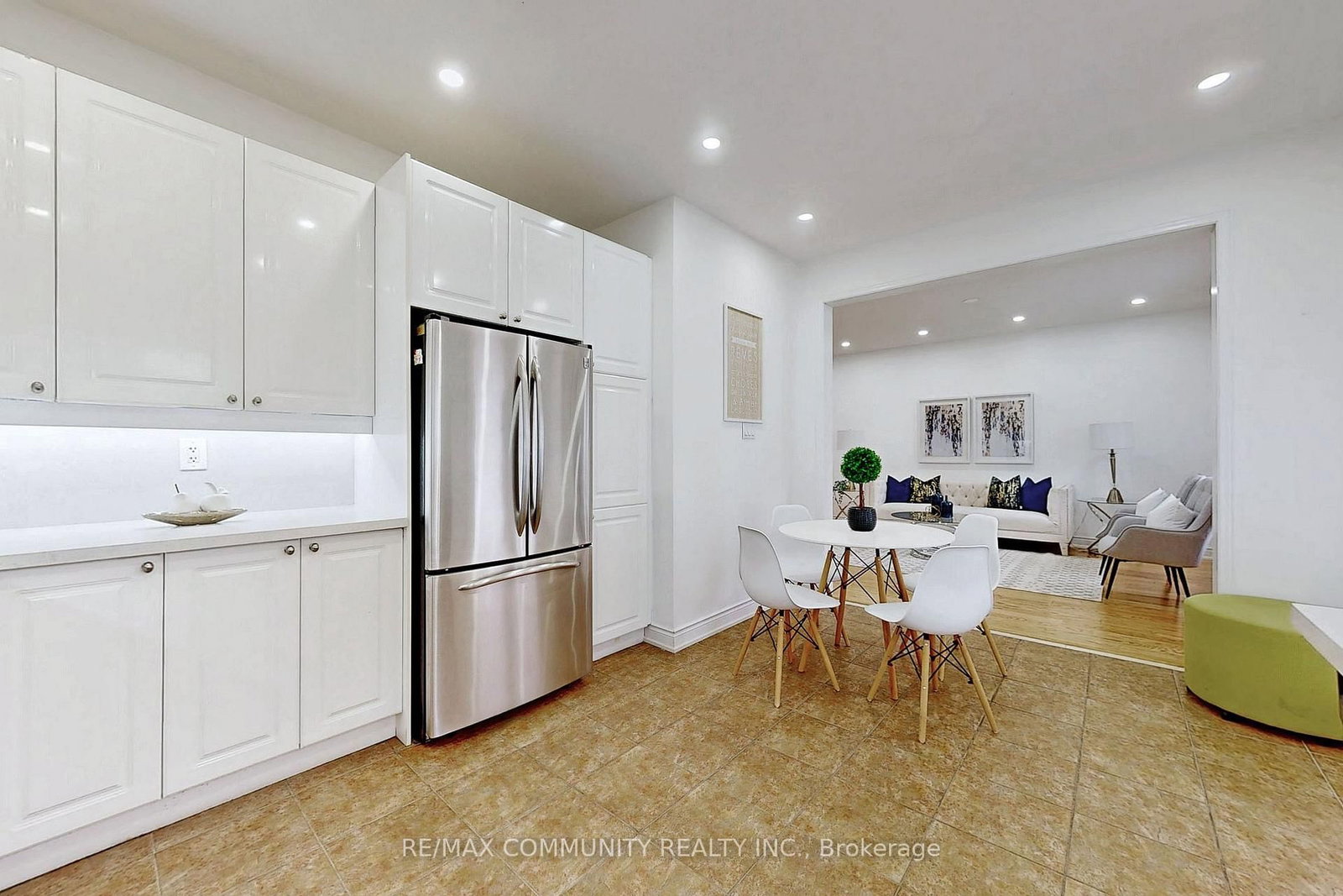 Listing Image 11