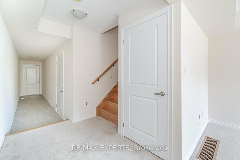402 Okanagan Path, Oshawa, L1H 0B1 | Image 3