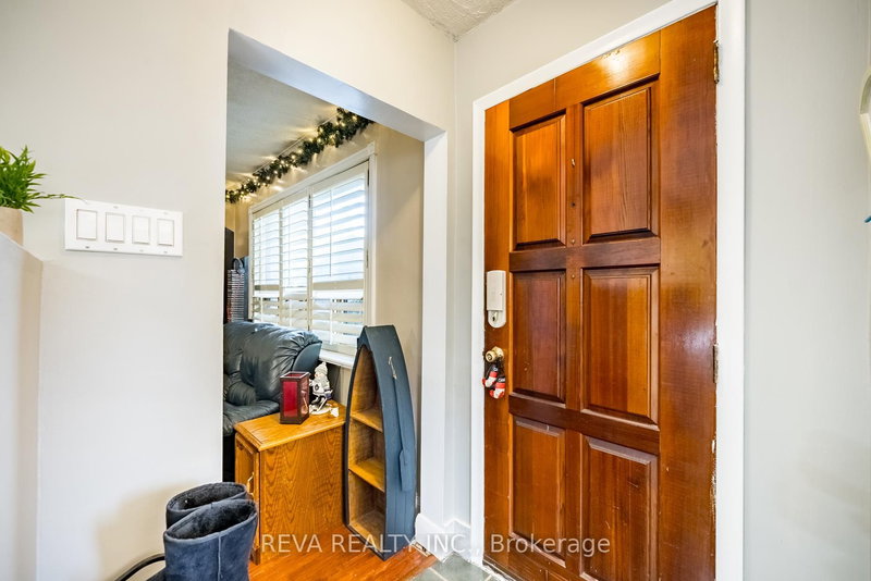 92 Eastville Ave, Toronto, M2M 2N9 | Image 3