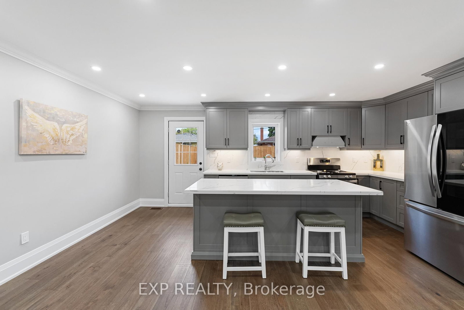 Listing Image 12