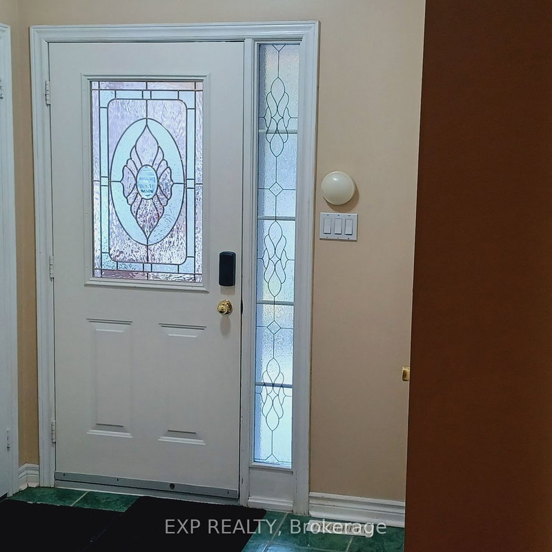 735 Swan Pl S, Pickering, L1X 2V7 | Image 3