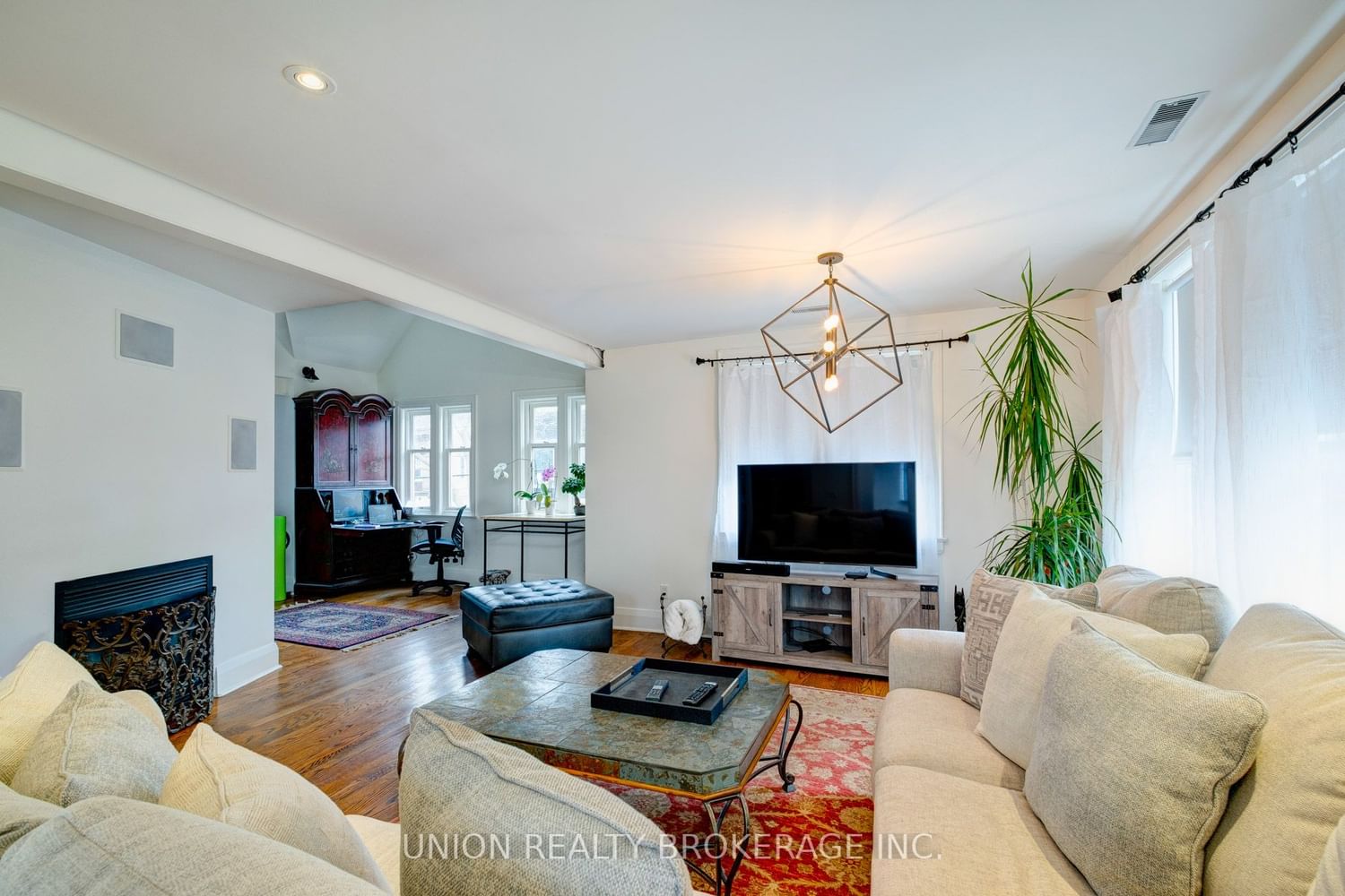 Detached House leased at Upper-2339 Queen Street, Toronto, The Beaches, M4E 1G7 - MLS: E7273148