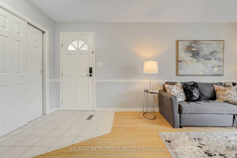 Upper - 287 Waverly St N, Oshawa, L1J 5V8 | Image 3