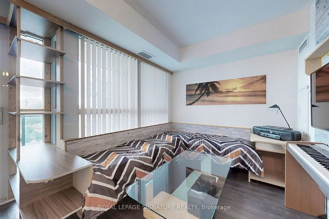 305 - 30 Meadowglen Place