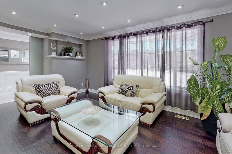 19 Shepherd Rd, Whitby, L1M 1G8 | Image 2