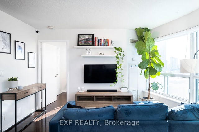 1611 - 36 Lee Centre Drive
