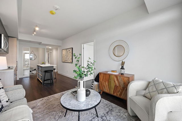 638 - 150 LOGAN Avenue
