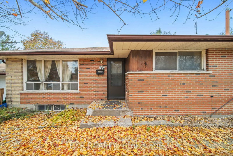 752 Glenforest St, Oshawa, L1J 5E8 | Image 3