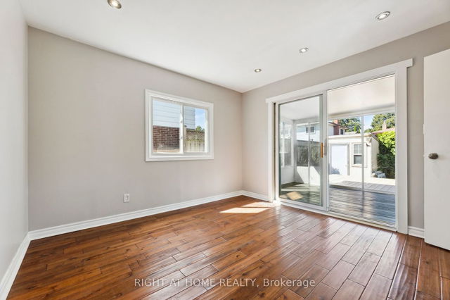 990 Hawthorne Court