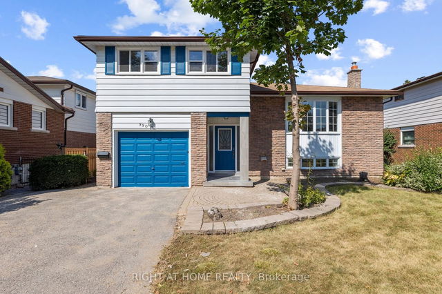 990 Hawthorne Court