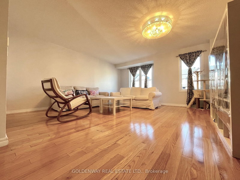 121 Mike Myers Dr, Toronto, M1P 5G4 | Image 2