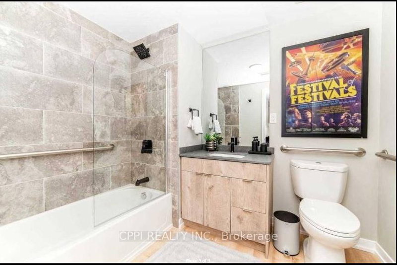 220 - 70 King St E, Oshawa, L1H 0A2 | Image 3