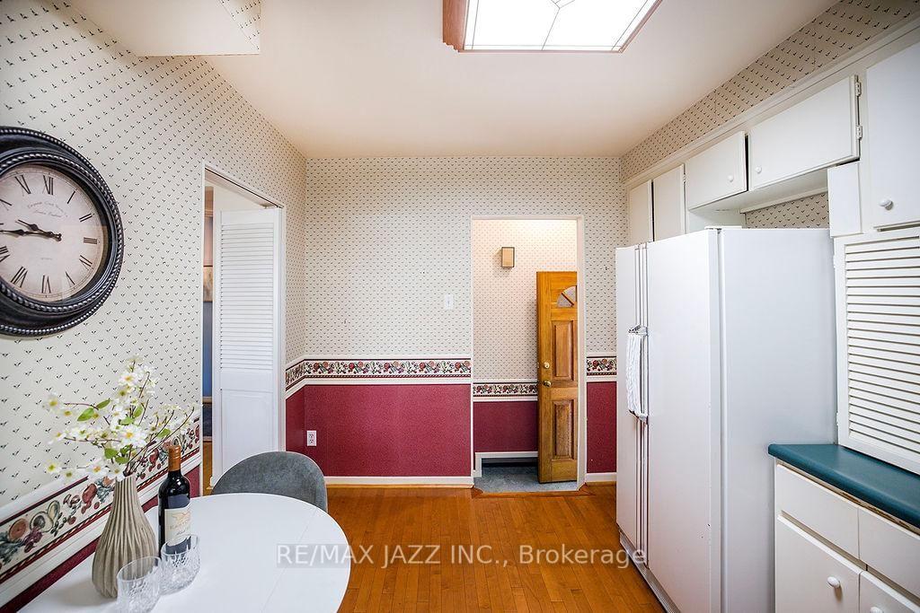 Listing Image 16