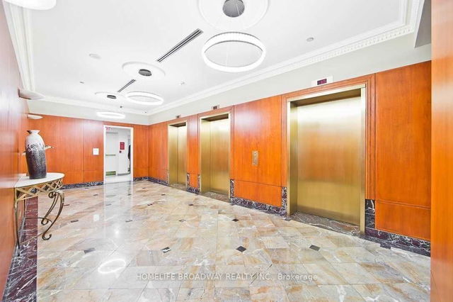 1807 - 18 Lee Centre Drive
