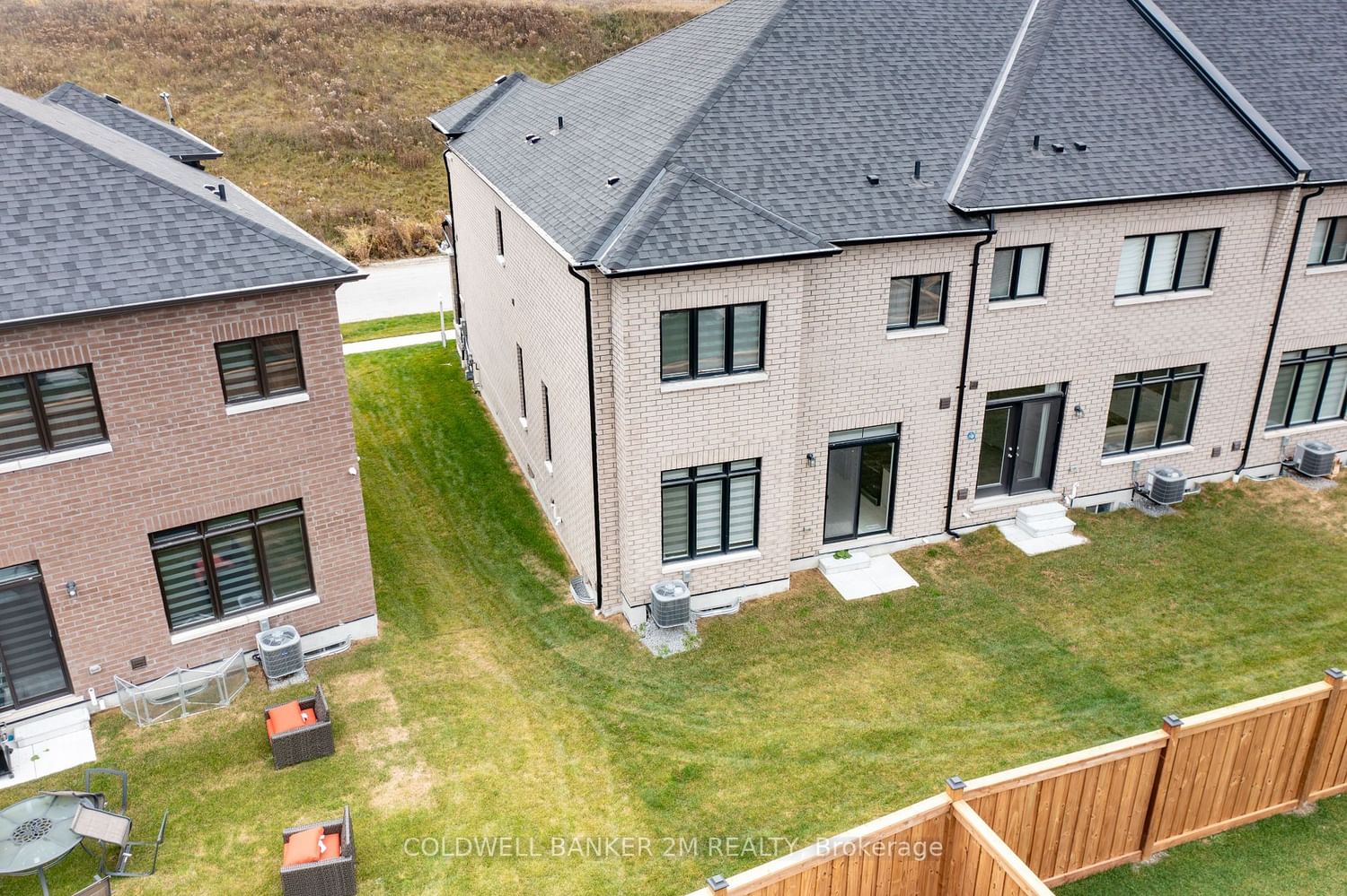 Townhouse sold at 136 Ogston Crescent, Whitby, Rural Whitby, L1P 0H3 - MLS: E7303608