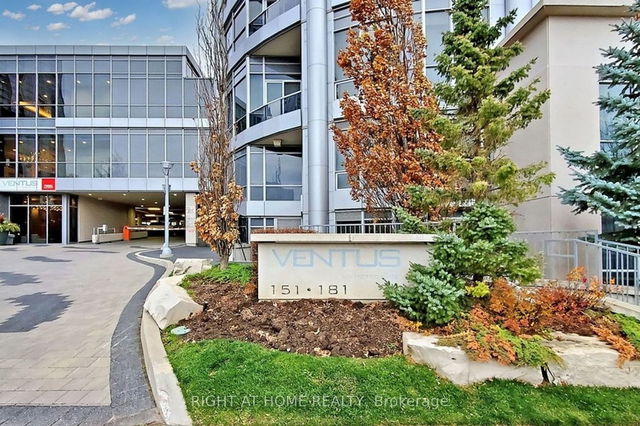 1218 - 181 Village Green Square