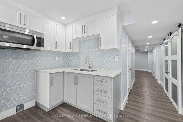 1131 Ashgrove Crescent