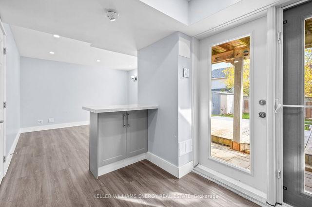 1131 Ashgrove Crescent