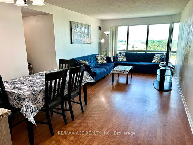 812 - 18 Lee Centre Drive