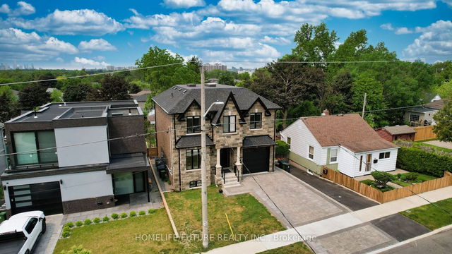 98 Squires Avenue