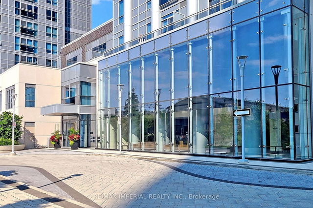 2916 - 275 Village Green Square