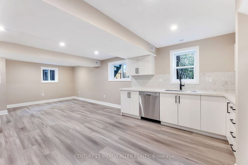 100 Cromwell Ave, Oshawa, L1J 4T6 | Image 2